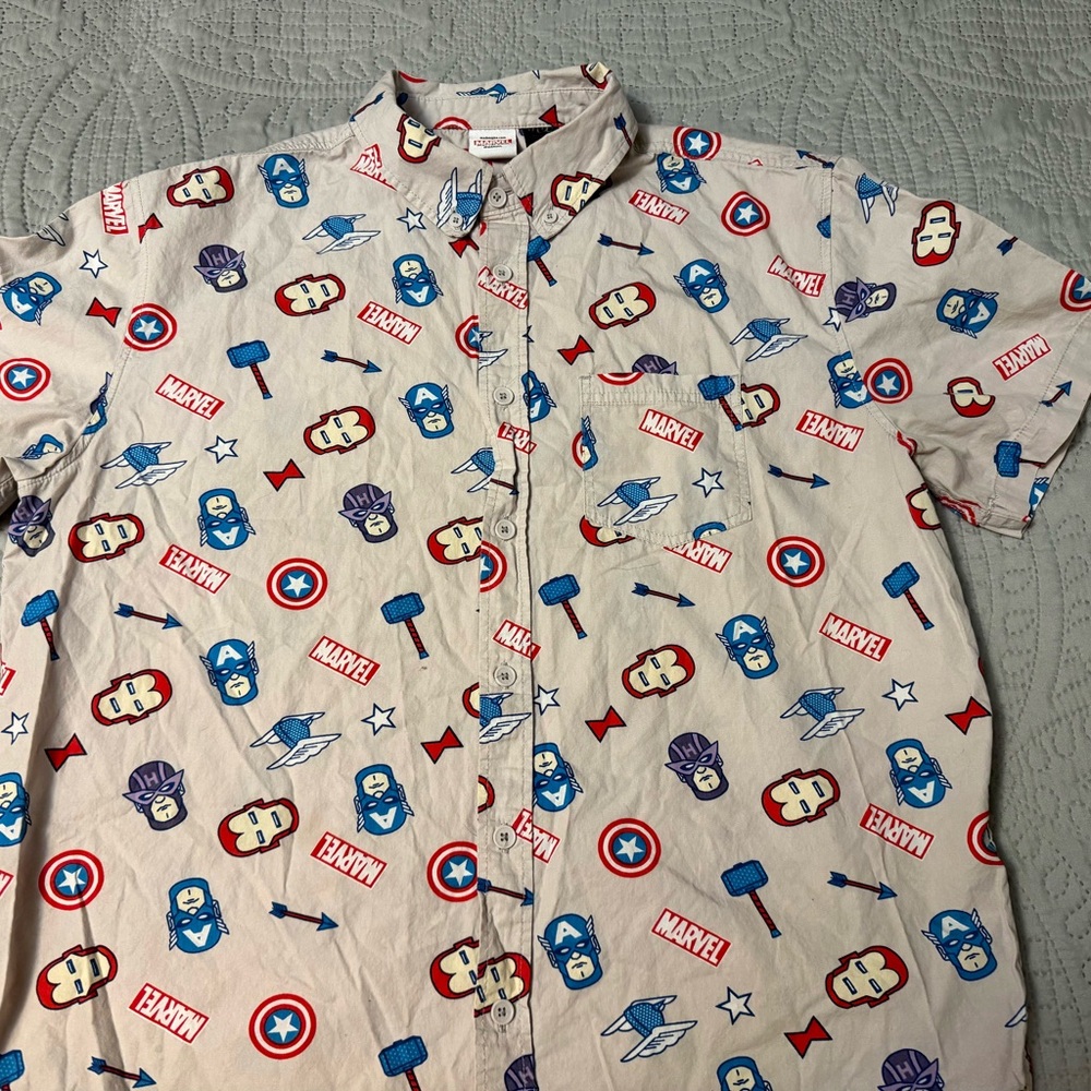 Marvel Men's Casual Shirt - Red, Blue. Size L
